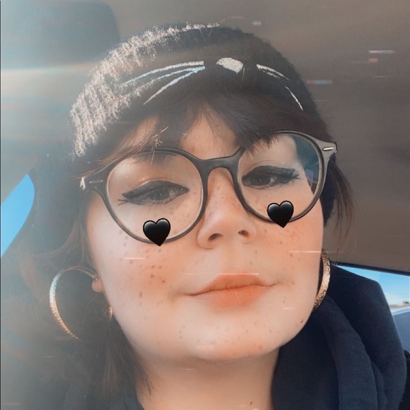 Meet your Posher, Emily - Picture 1 of 1